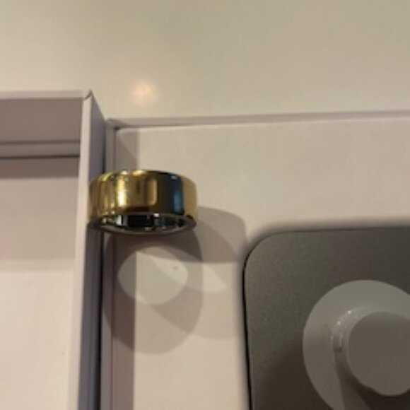 Oura Ring 4 Model - Size 5 Gold - Picture 2 of 7